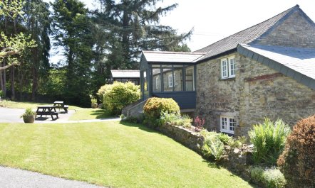 1 Bed in Two Waters Foot