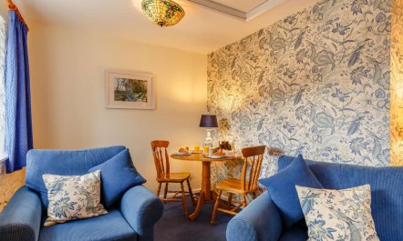 1 Bed in Two Waters Foot 5