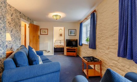 1 Bed in Two Waters Foot 4