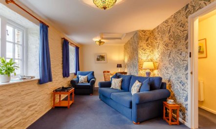 1 Bed in Two Waters Foot 1