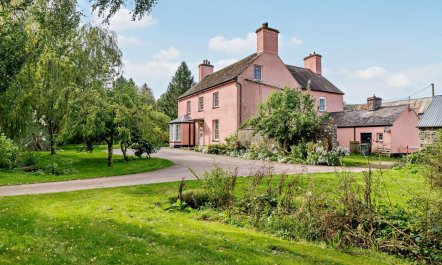 7 Bed in Talybont-on-Usk