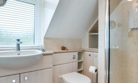 1 Bed in West Down 4