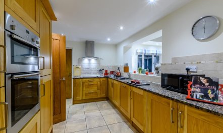4 Bed in North Sunderland 6