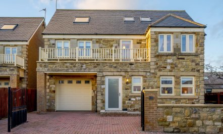 4 Bed in North Sunderland