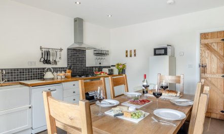 2 Bed in High Peak 6