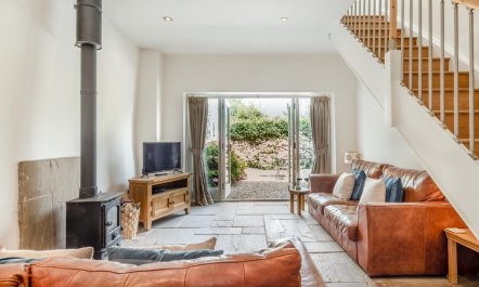 2 Bed in High Peak 3