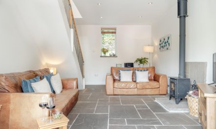 2 Bed in High Peak 5