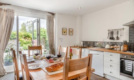 2 Bed in High Peak 9