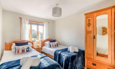 2 Bed in Weybourne 7