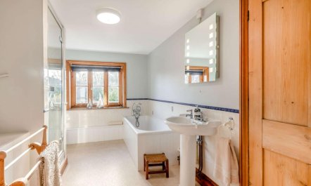 2 Bed in Weybourne 6