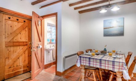 2 Bed in Weybourne 4