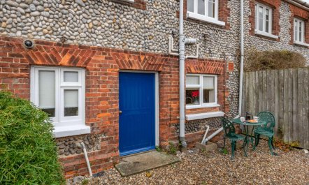 2 Bed in Weybourne 8