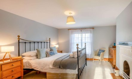 2 Bed in Weybourne 5