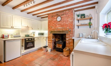 2 Bed in Weybourne 3