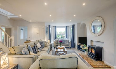 6 Bed in Bacton