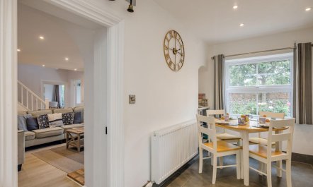6 Bed in Bacton 9
