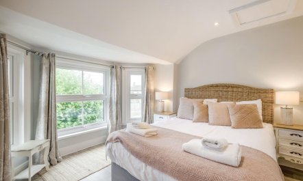 6 Bed in Bacton 4