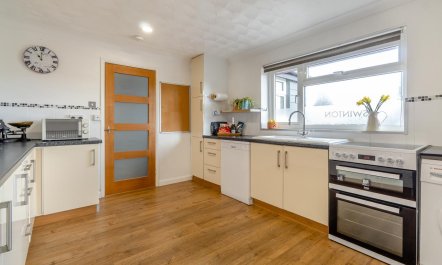 3 Bed in Stratford St. Andrew 8