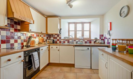 4 Bed in Roughton 9