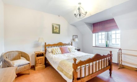 2 Bed in Hope Valley 0