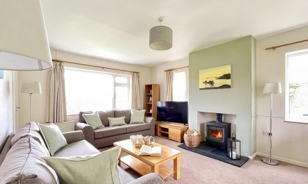 4 Bed in Llanbedrog 1