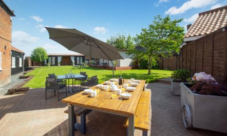 6 Bed in Bacton 1