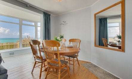 3 Bed in Porthleven 2