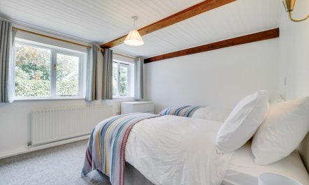 4 Bed in Eastbridge 8