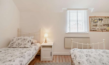 2 Bed in Broad Haven 9