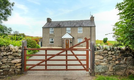 3 Bed in Caerhun 1
