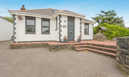 4 Bed in St. Merryn 1
