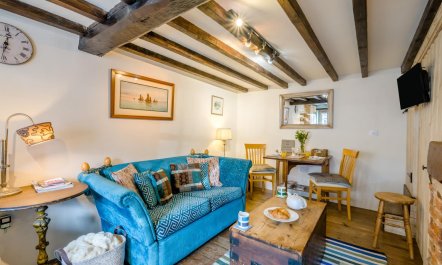 1 Bed in Holt 7