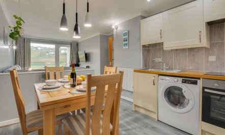 2 Bed in Mawgan Porth 3