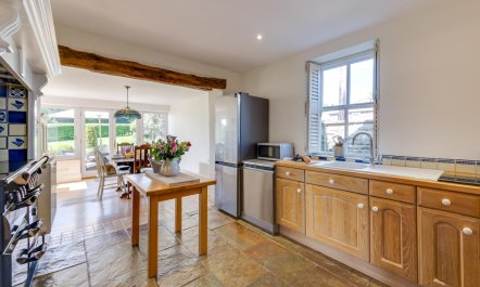 3 Bed in Sutton Scarsdale 8