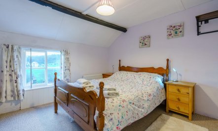 2 Bed in Robin Hoods Bay 3