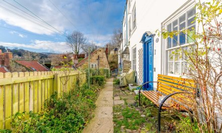 2 Bed in Robin Hoods Bay 4