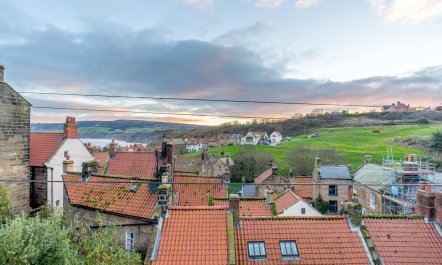 2 Bed in Robin Hoods Bay 2