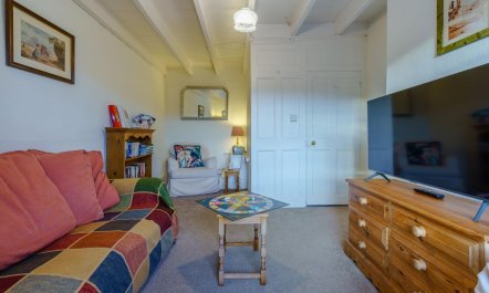 2 Bed in Robin Hoods Bay 5