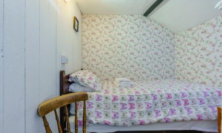 2 Bed in Robin Hoods Bay 7