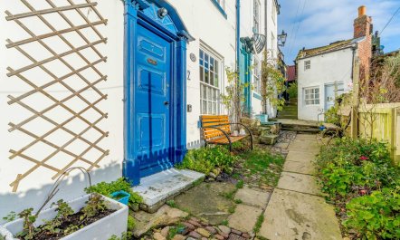 2 Bed in Robin Hoods Bay