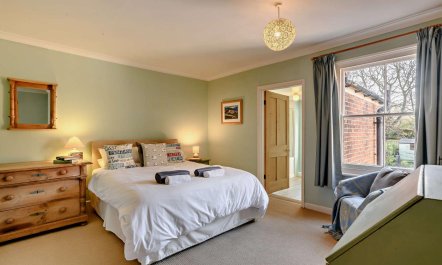 2 Bed in Overstrand 9