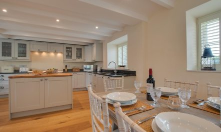 4 Bed in West Down 8