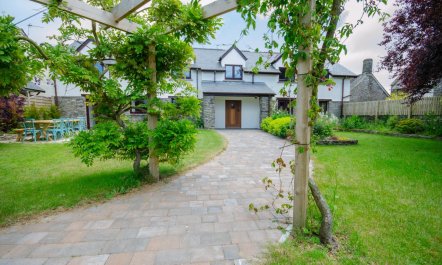 4 Bed in West Down 1