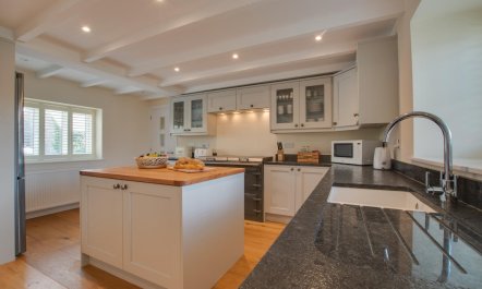 4 Bed in West Down 7