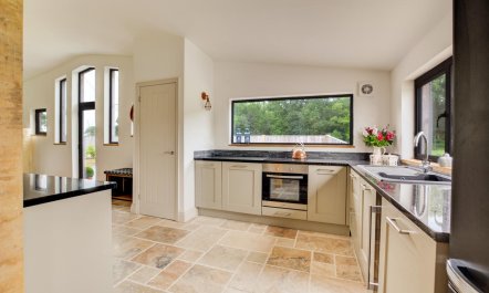 10 Bed in Briston 9