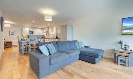 3 Bed in Seahouses 2