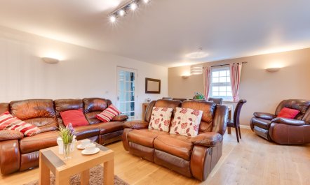 2 Bed in Padstow 3