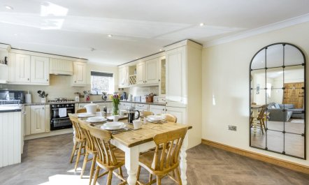 4 Bed in East Runton 2