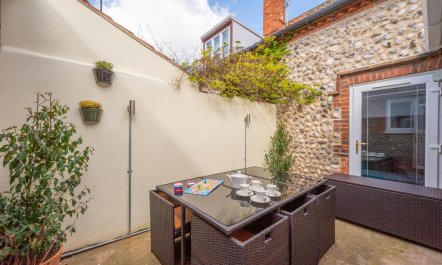 4 Bed in East Runton 2