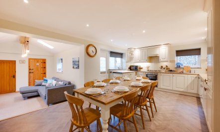 4 Bed in East Runton 1